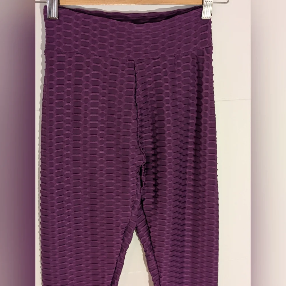 Grape Coloured Scrunch Butt Textured Leggings | Leggings Pro | Size S | NWT - Picture 3 of 9